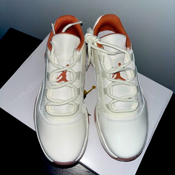 NIB AIR JORDAN 11 CMFT LOW CASUAL SHOES IN SAIL/SKY J ORANGE Women
SIZE 8 - Picture 6 of 12